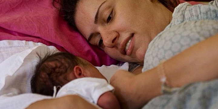 01 08 14 breastfeeding - سلامت نوزاد، مزایای تغذیه با شیرمادر