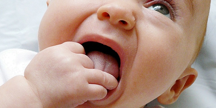 Teething - تاخیر در رویش دندان نوزاد، به چه علت؟