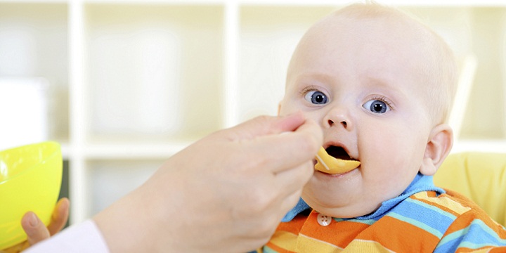 baby solids infant eating food breakfast iStock 000020035976 Medium - به قویترین نوزاد دنیا،این غذاها را بدهید!(1)