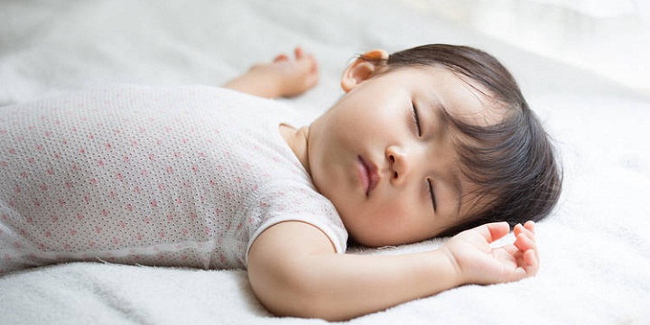 de12fcd1 bdd0 4319 ac97 e074c8e9bda8 medium - خوب خوابیدن نوزاد، علائم نیاز به استراحت