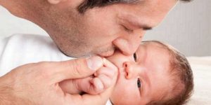 p 300x150 - آرام کردن نوزاد، چند راهکار برای پدران
