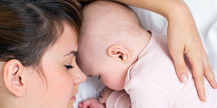 mother baby - اثرات شیردهی، افتادگی پستان می آورد؟