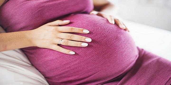 pregnant fetus kicking 0 - لباس مناسب حاملگی، چگونه باشد؟