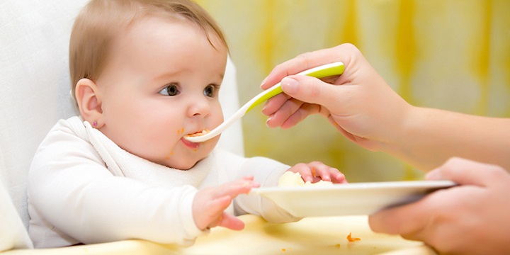 shutterstock 163923449 FI - اصول غذا دادن به نوزاد، دانستنی ها