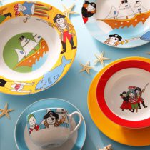 چینی زرین ایران مدل پایرت 3 210x210 - سرویس چینی 5 پارچه کودک زرین ایران مدل سری ایتالیا اف طرح پایرت | Zarin Iran Porcelain Inds Italia F PAYRET Mouse 5 Pieces Porcelain Children Dinnerware Set